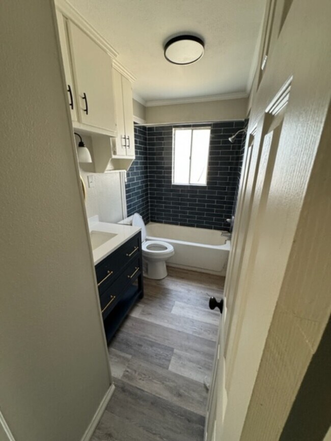 Building Photo - 565 Myrtle Springs