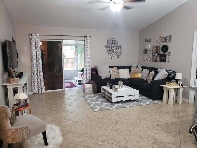 Building Photo - 3848 Bayshore Cir