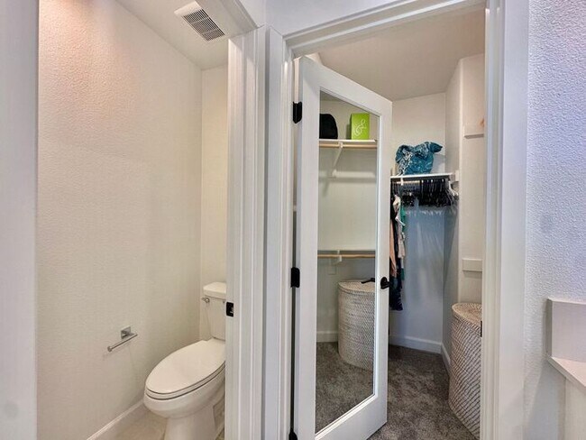 Building Photo - Modern 3BR Townhome in Ocean View Hills with Attached Garage & Open Floor Plan