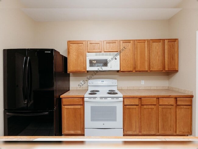 Building Photo - 212 Sandstone Dr
