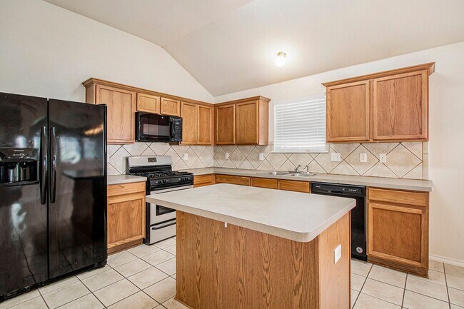 Building Photo - Charming 4-Bedroom, 2-Bathroom Home