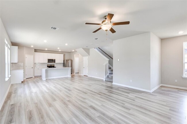 Building Photo - 218 Glass Mountains Wy