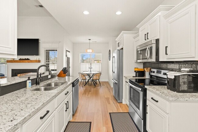 Building Photo - 221 Waldron View Dr