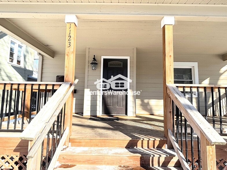 Building Photo - 1123 24th St