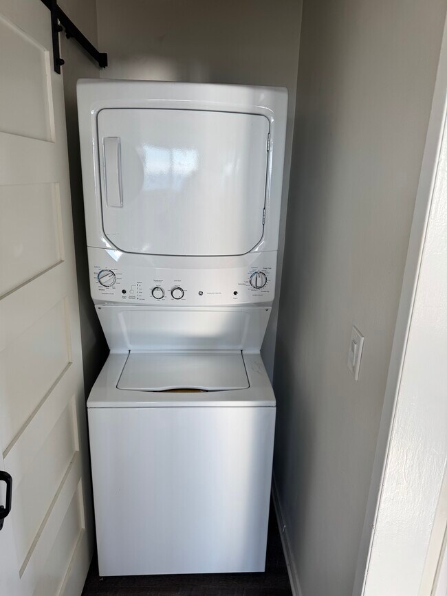 Building Photo - 137 27th St