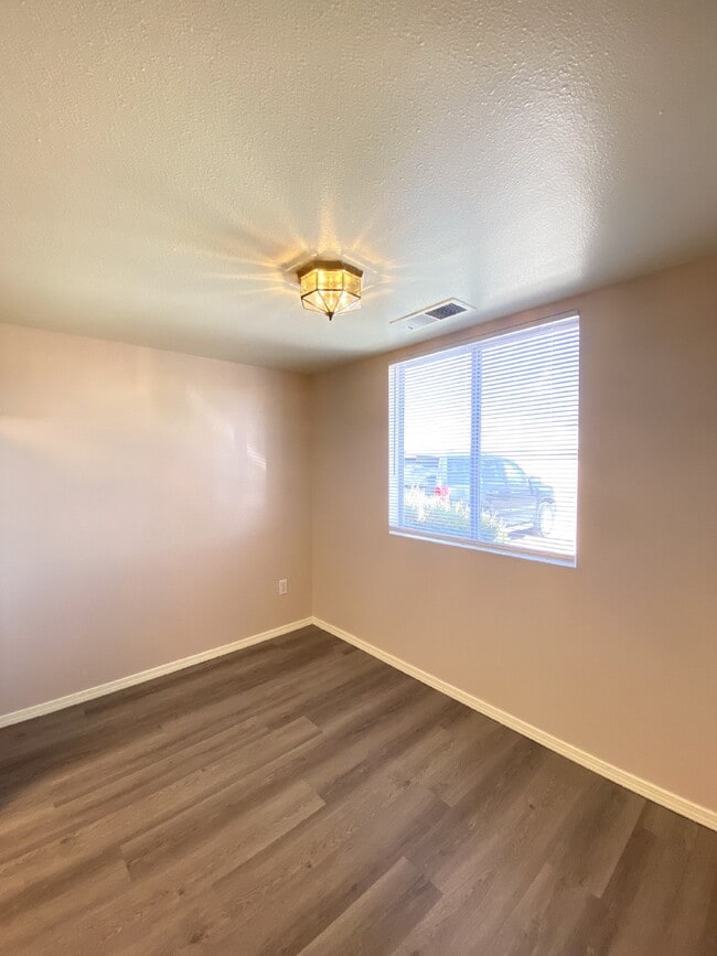 Building Photo - 2BR/1Bath - 4 Plex in Rio Rancho