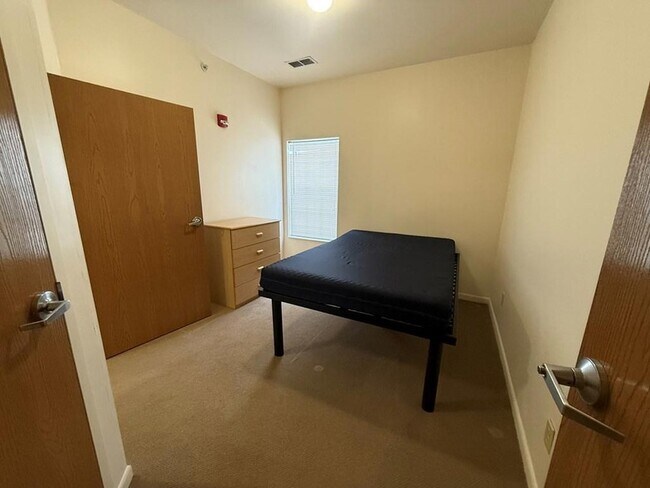 Building Photo - 1950 W 1st St