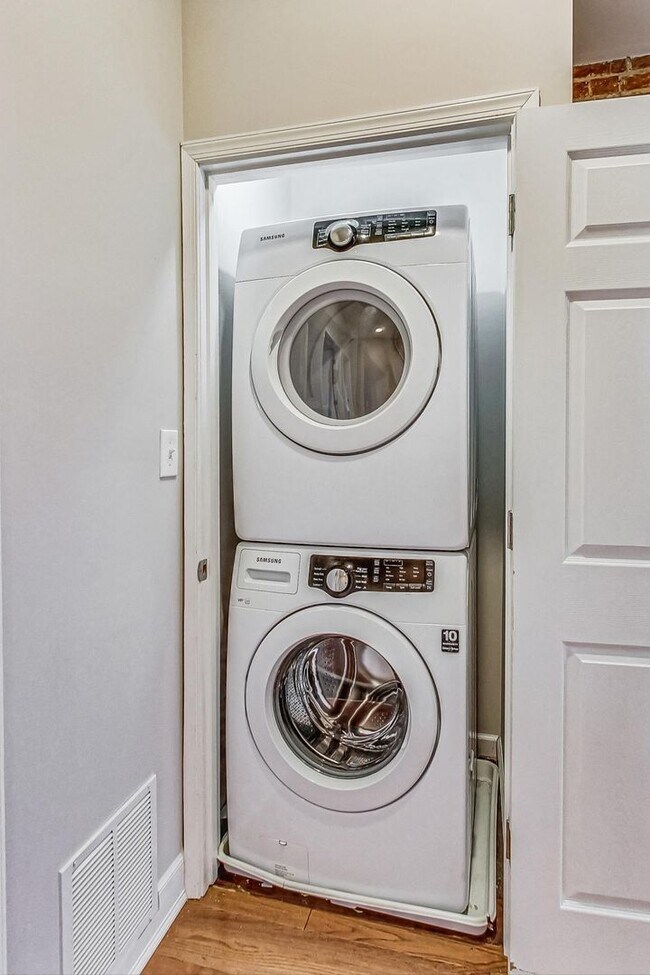 Building Photo - Coming Soon! Gorgeous 4 Bed + 3.5 Ba totally renovated row home in Columbia Heights