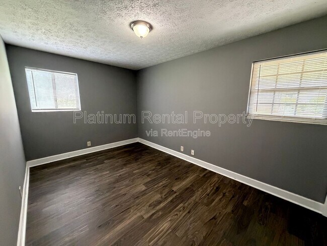 Building Photo - 1502 Waverly Way