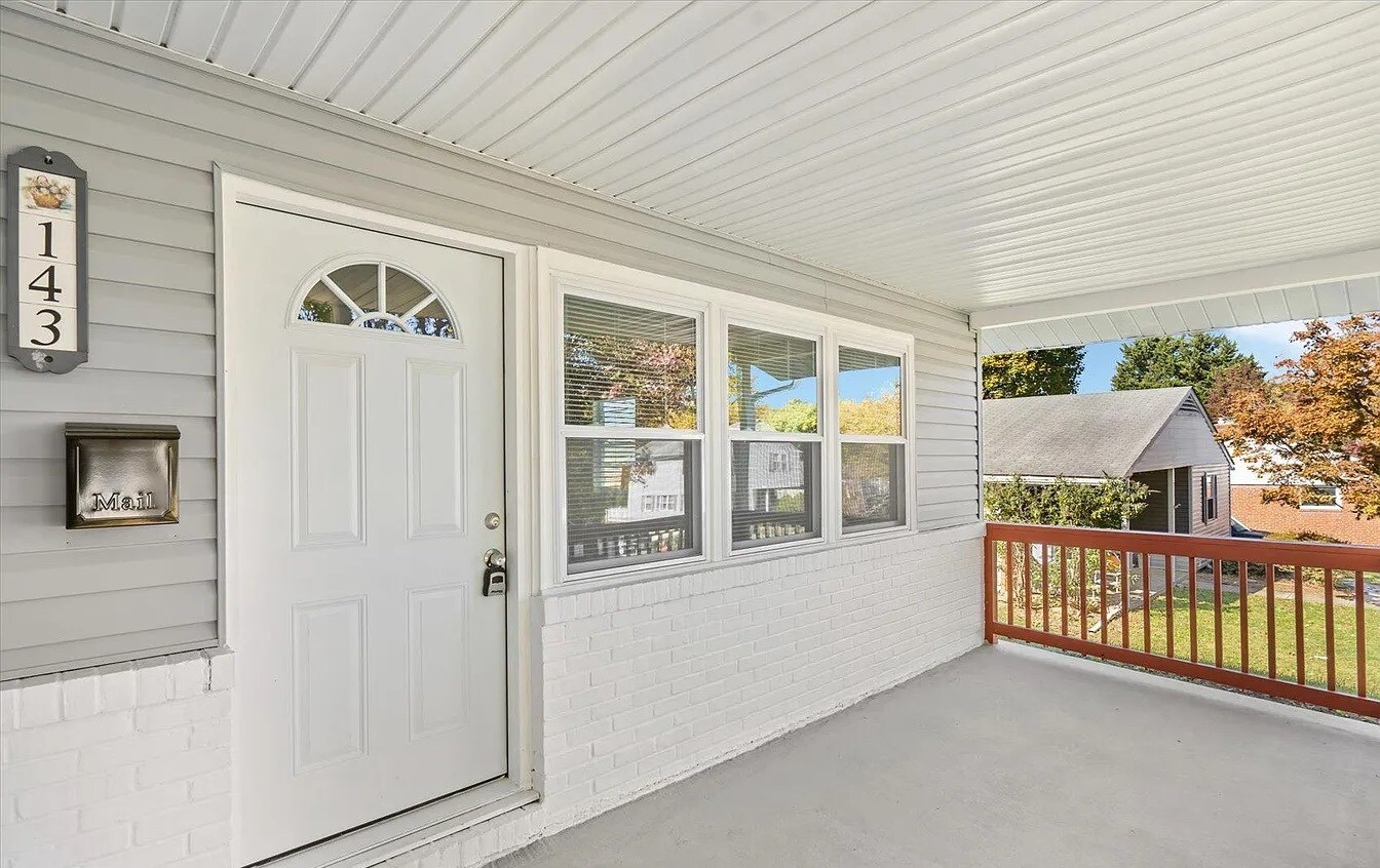 Building Photo - 143 Greenmeadow Dr