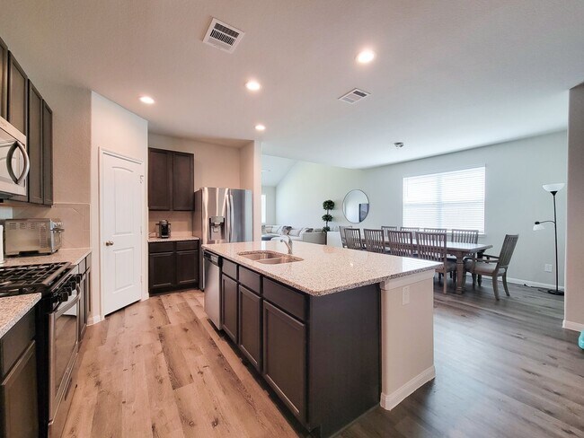 Building Photo - THIS THREE BED, FOUR BATH, CANAL FRONT HOM...