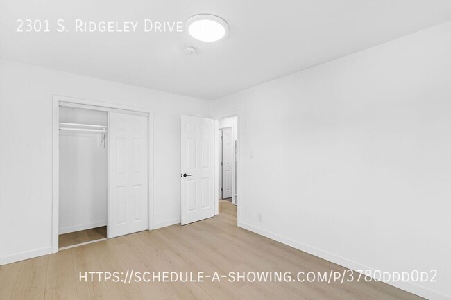 Building Photo - Beautiful newly remodeled modern Top-Floor...