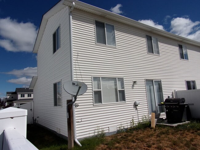 Building Photo - House For Lease