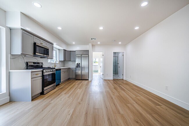 Building Photo - 2055 S Garth Ave
