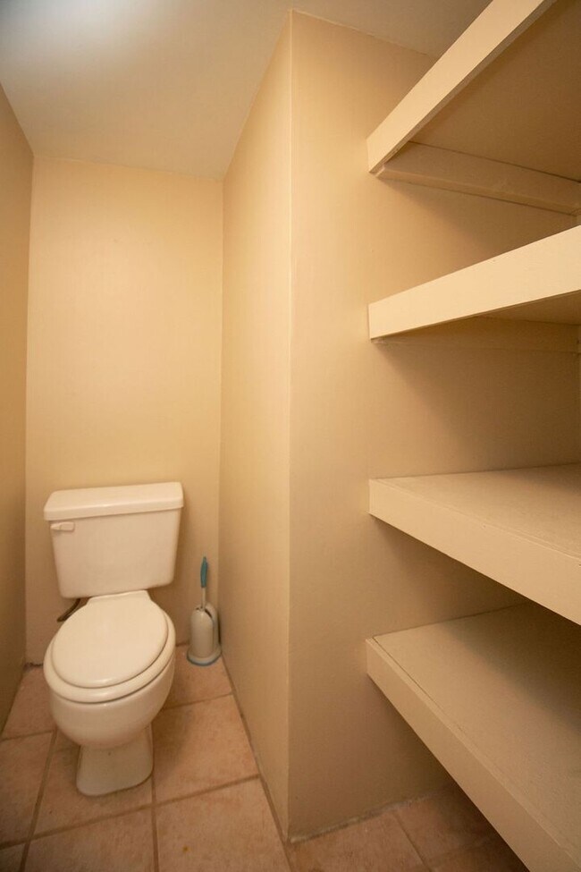 Building Photo - Great 4 bedroom Ranch style home!