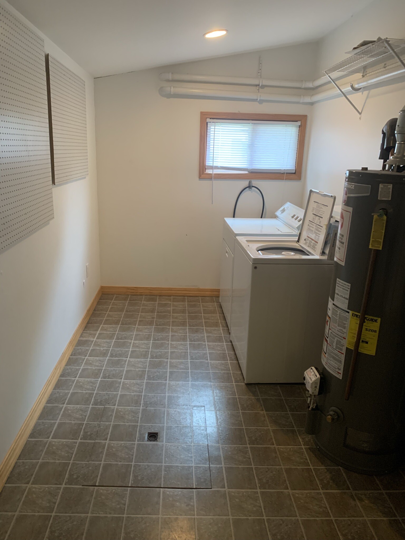 Laundry room - 901 N Walnut St