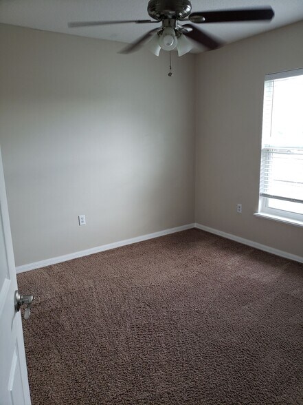 Building Photo - 76550 Longleaf Loop