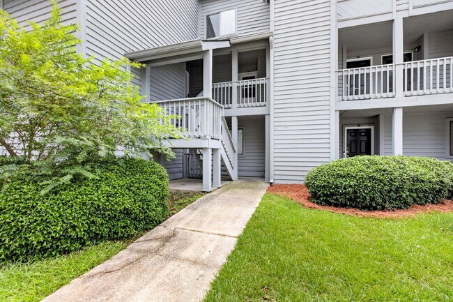 Building Photo - 8471 Yadkin Cir