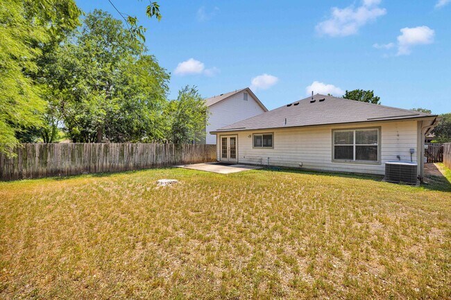 Building Photo - Immaculate Single-Story Home with Modern U...