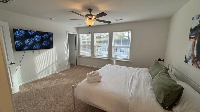 Building Photo - 149 Roxanne Dr