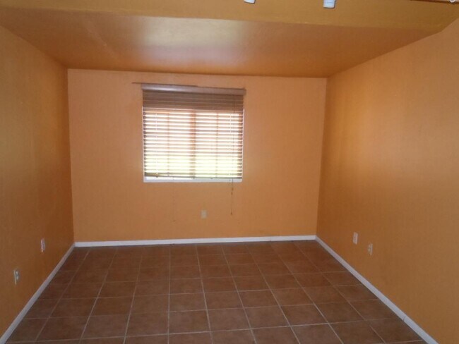 Building Photo - 520 E Judi Dr