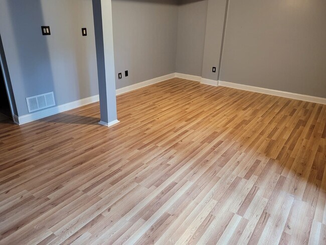 Building Photo - 9258 Red Cart Ct