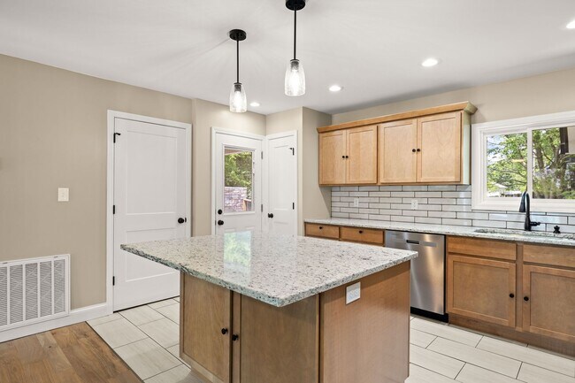 Building Photo - 910 Windlau Ct