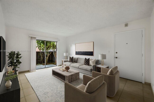 Building Photo - 10780 N Kendall Dr