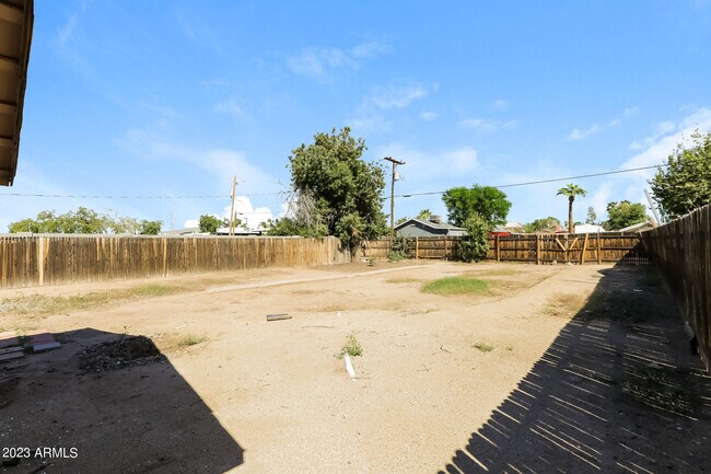 Building Photo - 6821 N 61st Ave