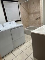 Building Photo - 2439 S Iseminger St