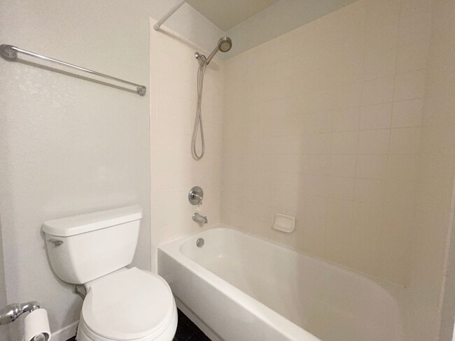 Building Photo - Broomfield! 3 bedroom Townhome! Golf Cours...