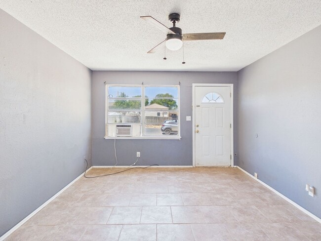 Building Photo - 3810 Mesa Verde Dr