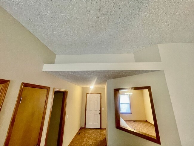 Building Photo - 6008 N 8th Ave