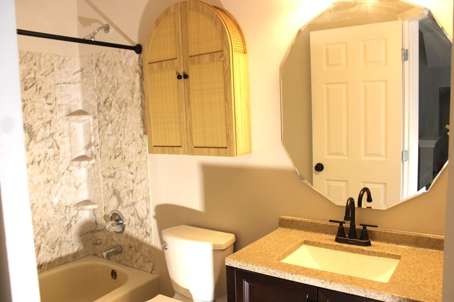 Building Photo - 7827 Hidden Creek Way