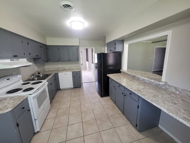 Building Photo - EASTON PLACE