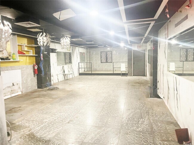 Building Photo - 65-25 Roosevelt Ave