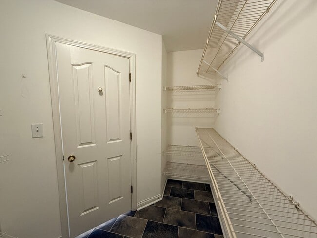 Building Photo - Spacious 4 Bed 2.5 Bath In Lexington!