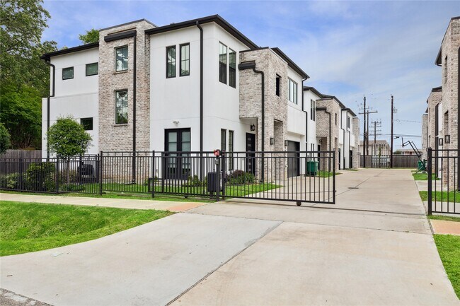 Building Photo - 1410 Caywood Ln