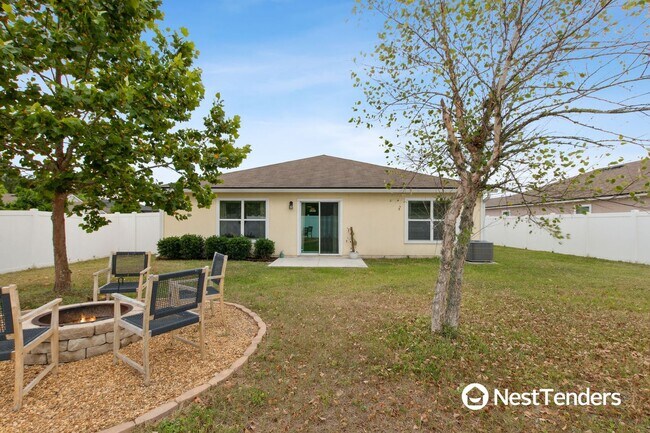 Building Photo - Four Bedroom Just Off Amelia Concourse!