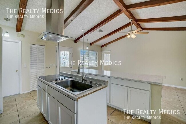 Building Photo - 1886 Elkcam Blvd