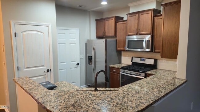 Building Photo - 102 Brier Crossings Loop