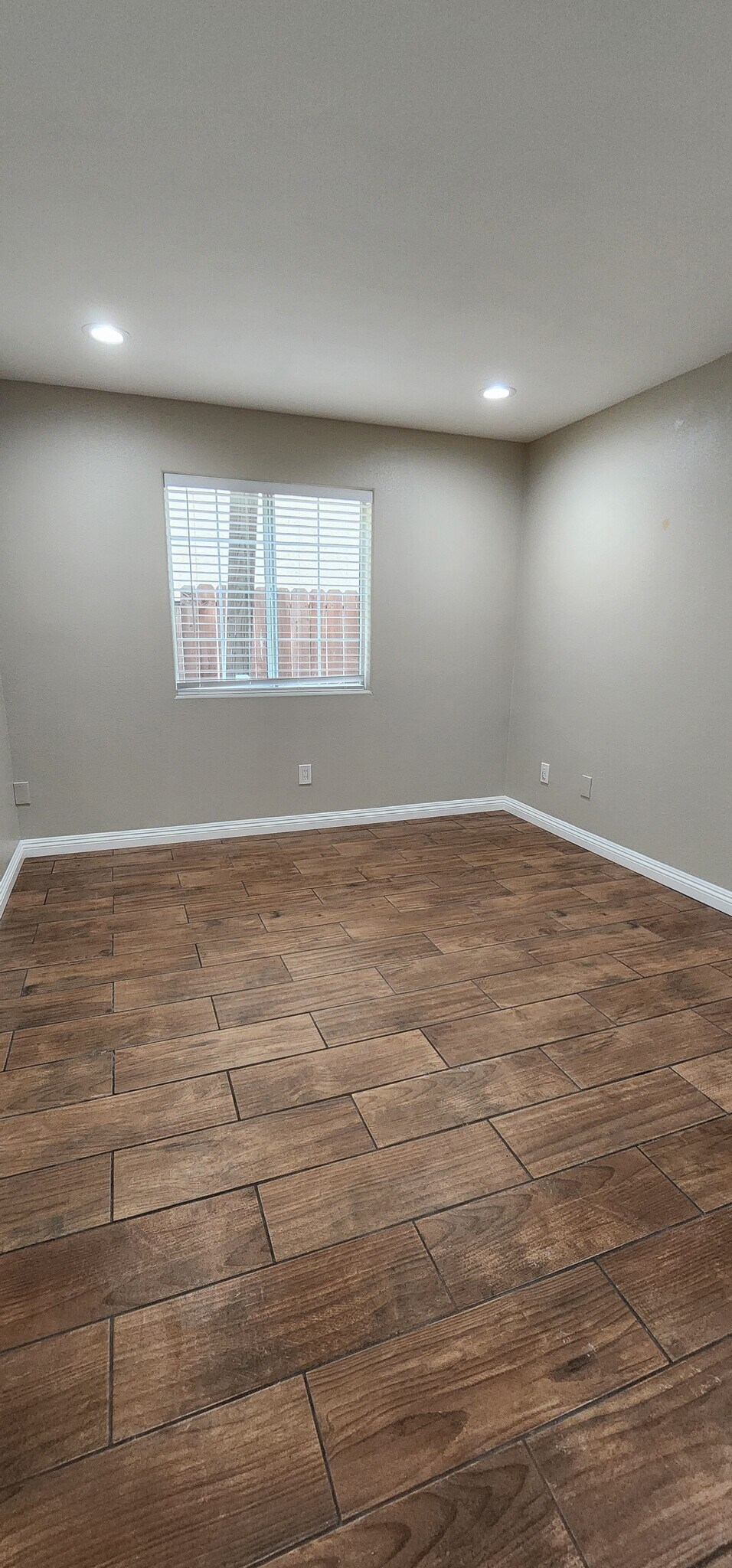 Building Photo - 10405 Anzac Ave