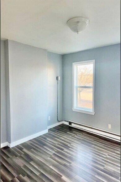 Building Photo - 863-865 Manton Avenue