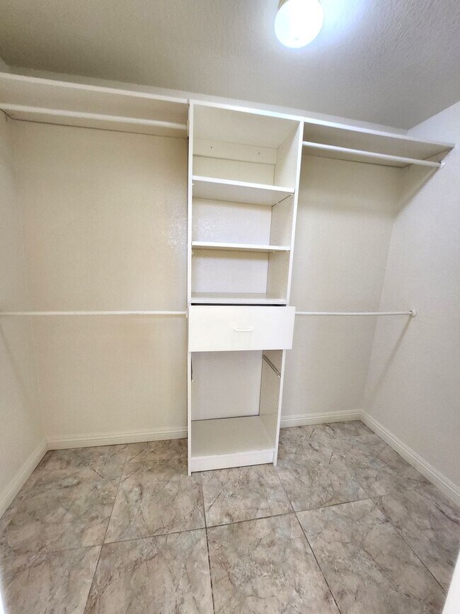 Building Photo - 137 Windy Creek Ave