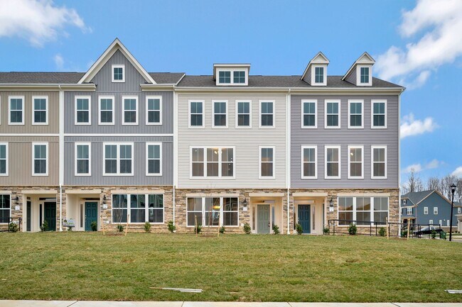 Close to everything! Skyline at Embrey Mi... - Close to everything!  Skyline at Embrey Mi...
