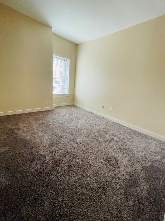 Building Photo - 1731 E Main St