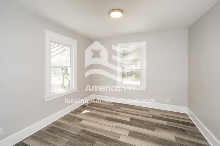 Building Photo - 1735 Joffre Ave