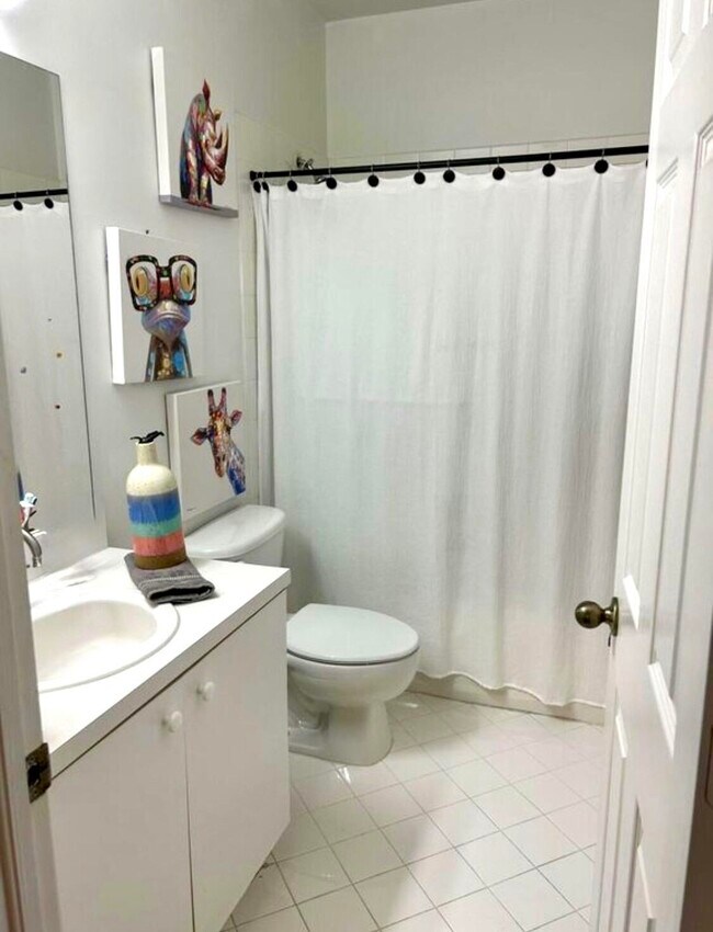 Building Photo - 4110 NE 24th St