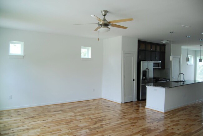 Building Photo - 1109 Porter St