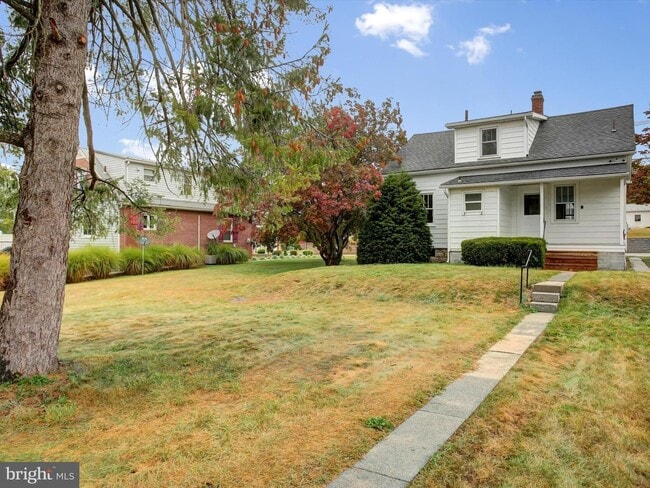 Building Photo - 557 N Franklin St